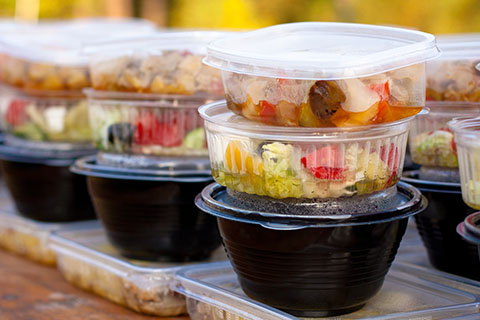 CJE SeniorLife’s food services offer convenient, nutritious, and tasty options for daily meals or special occasion catering. Whether you’d love having frozen kosher meals on hand for a quick and easy meal, or the comfort of having fabulous, nutritious fare delivered to your home daily, you can depend on us for all your food needs.